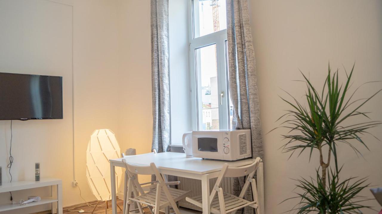 Spacious Shared Apartment Schoenbrunn Wien Eksteriør billede