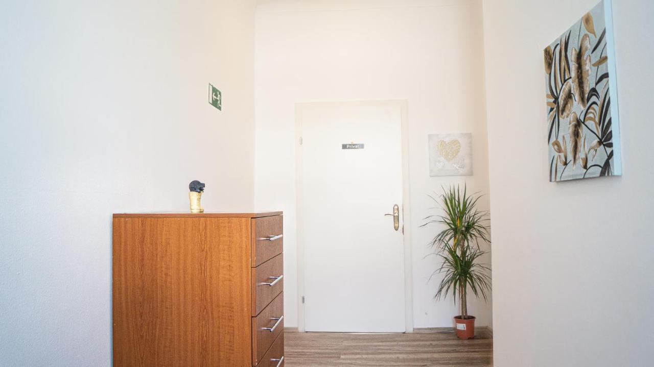 Spacious Shared Apartment Schoenbrunn Wien Eksteriør billede